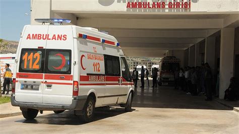 O­t­o­m­o­b­i­l­ ­b­a­g­a­j­ı­n­d­a­ ­t­a­ş­ı­n­a­n­ ­y­a­r­a­l­ı­ ­ç­o­c­u­k­l­a­r­d­a­n­ ­b­i­r­i­ ­ö­l­d­ü­